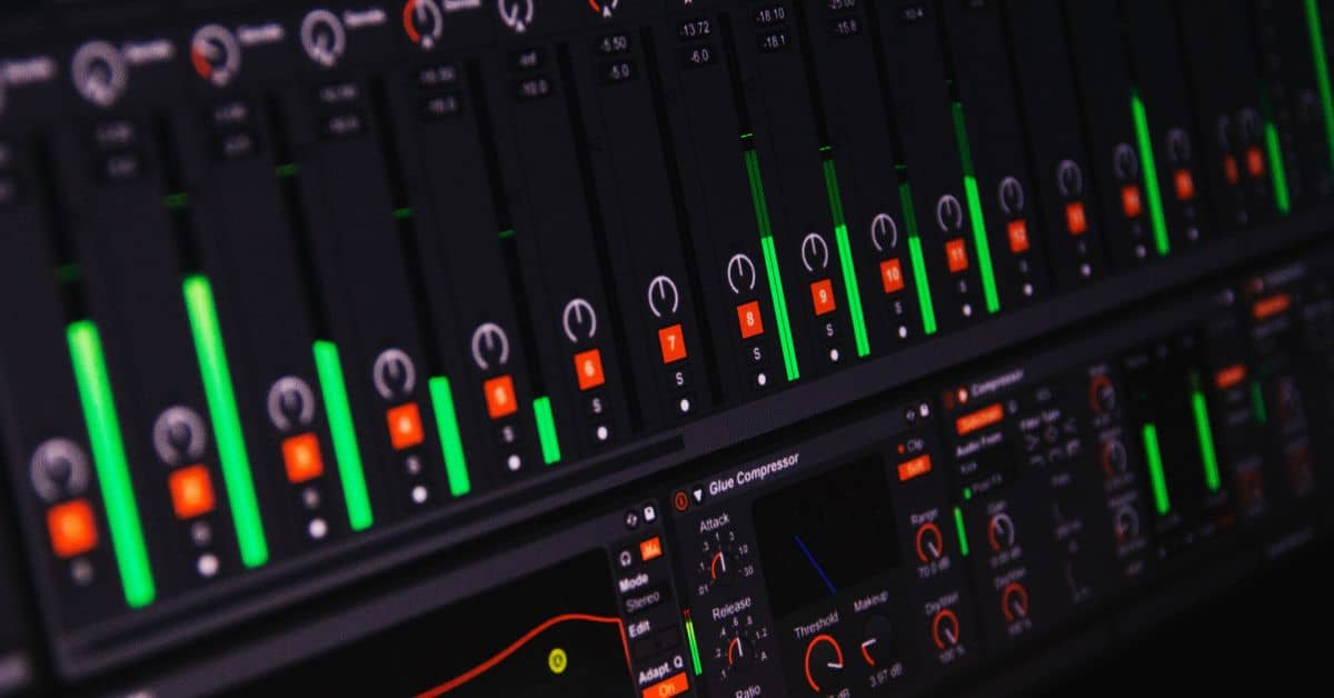 11 Best FREE DAWs To Create Music in 2024 [NEW & TESTED]