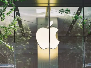 Apple Fights Back, Asks Court to Pause App Store Ruling