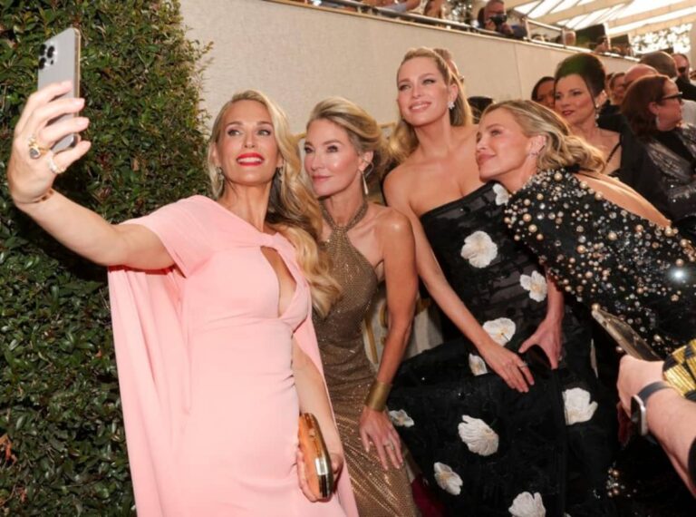 Molly Sims, model Elaine Irwin, Nobody Wants This creator Erin Foster and her sister Sara Foster stopped for a selfie