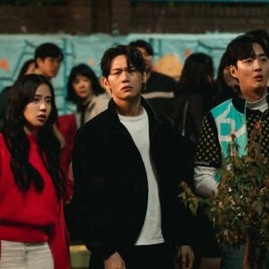 Jisoo Shines in Zombie Romance Comedy “Newtopia” – Director Speaks Out