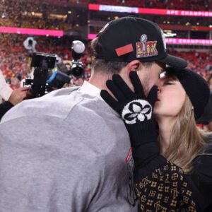 Taylor Swift and Travis Kelce Share a Kiss After Chiefs Secure Super Bowl Spot
