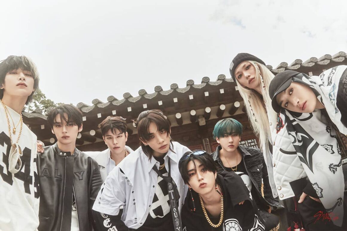 Stray Kids — ESCAPE Lyrics