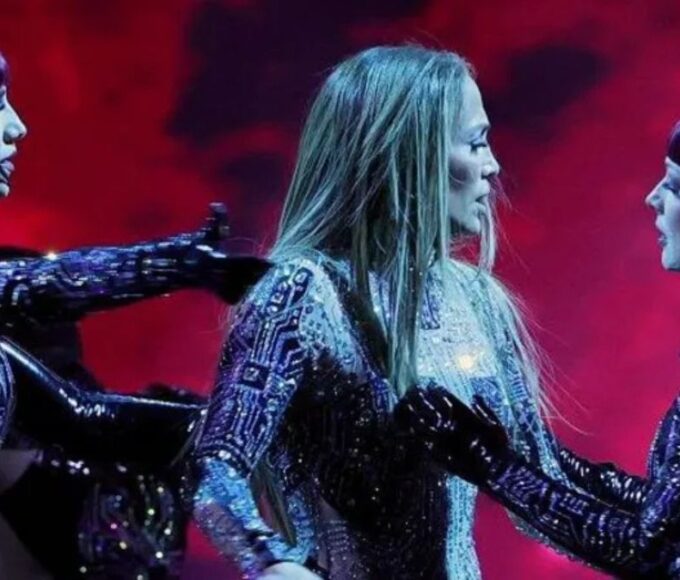 Jennifer Lopez at AMAs 2025