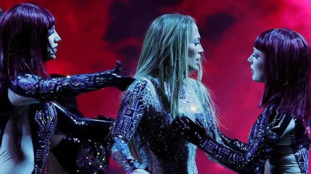 Jennifer Lopez at AMAs 2025