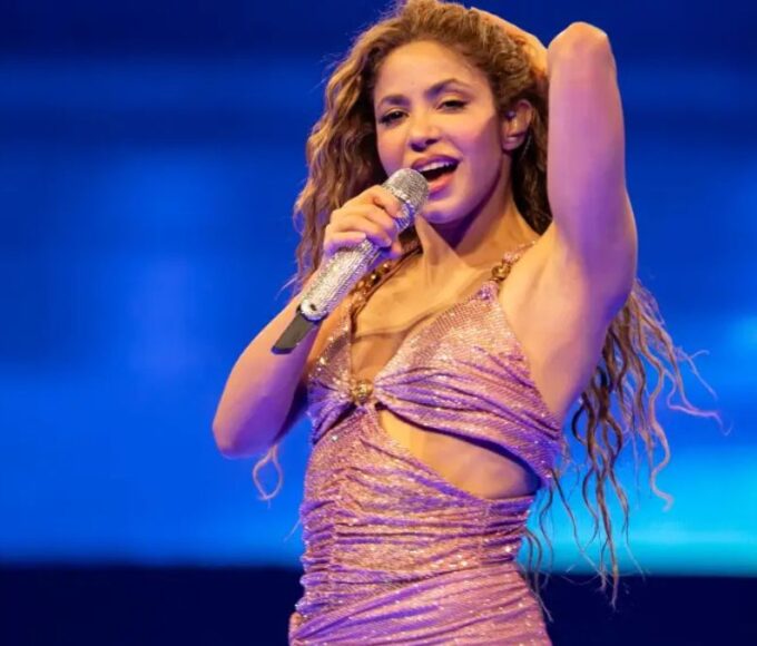 Shakira Live