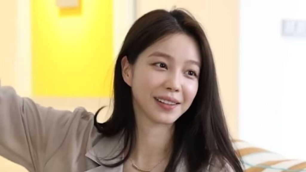 Former Girl Group Member Sohee and Ulzzang Star Ji Yoonmi Face Allegations of Working at Adult Bars 2 Ji Yoonmi from Ulzzang Generation