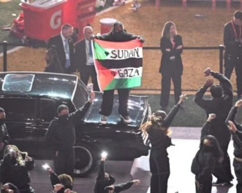 Kendrick Lamar Halftime Performer at Super Bowl Protesting with Gaza-Sudan Flag