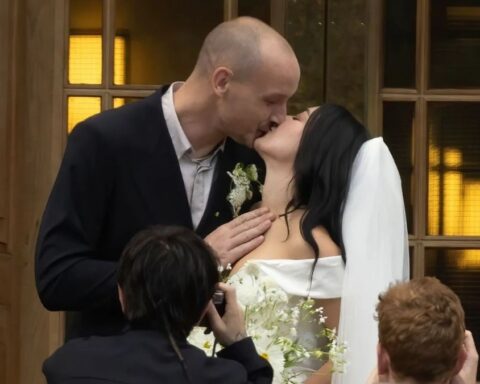 George Daniel and Charli xcx kiss at their wedding in London on July 19, 2025.