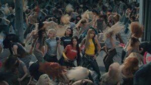 K-pop girl group BLACKPINK stars in its JUMP music video.