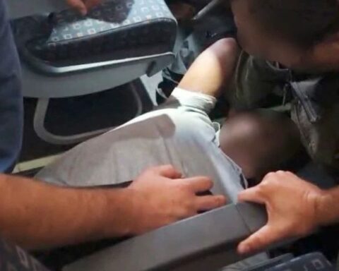 Passenger Shouts “Allahu Akbar,” Triggers Bomb Scare on UK Flight