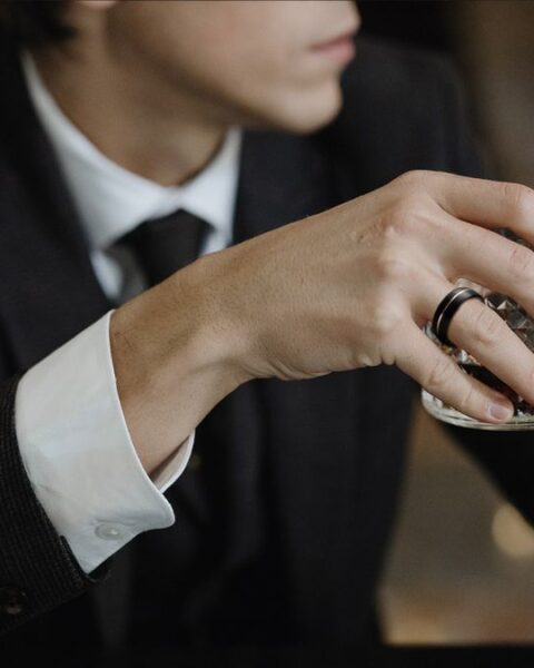 Swingers Explain Secret Meaning of Black Rings Worn on the Right Hand