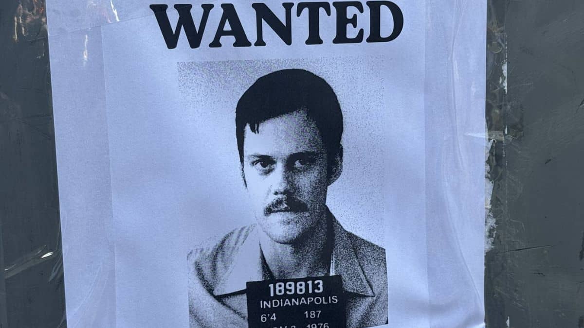Bill Skarsgård’s ‘Dead Man’s Wire’ Sparks Buzz With Wanted Ads at TIFF