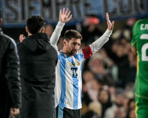 Messi Bids Farewell to Argentina Fans