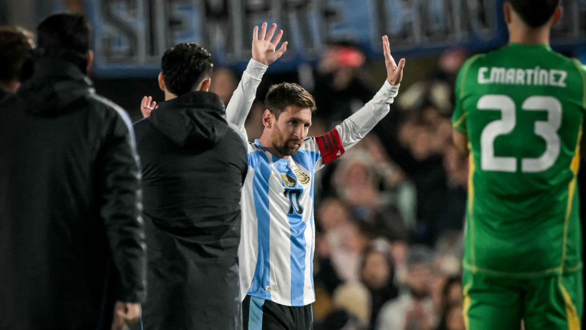 Messi Bids Farewell to Argentina Fans