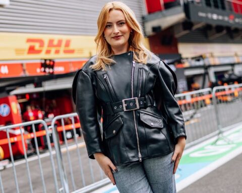 Amelia Dimoldenberg x F1 ― Passenger Princess