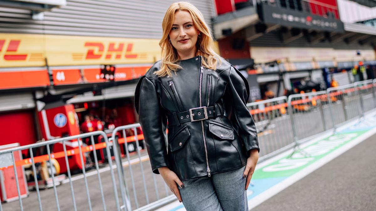 Amelia Dimoldenberg x F1 ― Passenger Princess