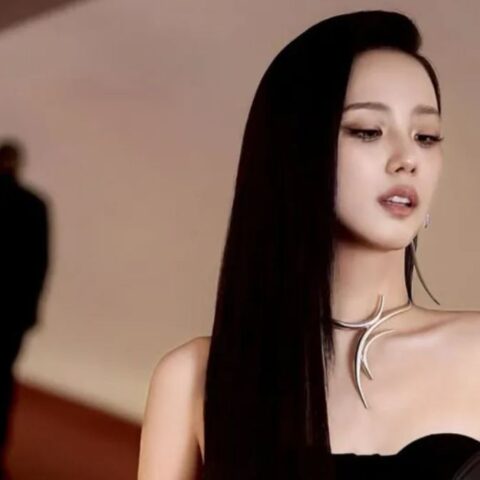 JISOO (Eyes Closed Cover)