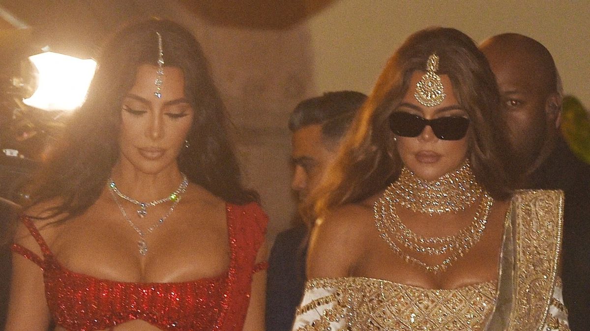 Khloe Kardashian & Kim Kardashian at Ambani Wedding
