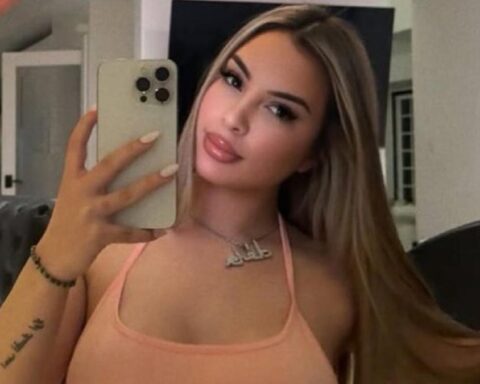 Rising Latin Singer DELAROSA