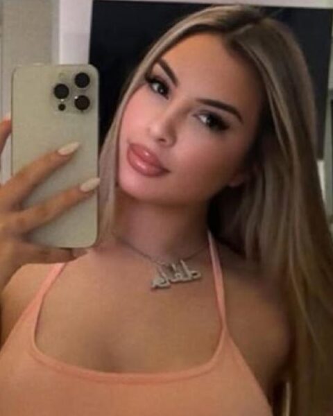 Rising Latin Singer DELAROSA