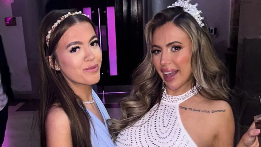 Holly Hagan with her 19-year-old sister Darci Rose Gibson