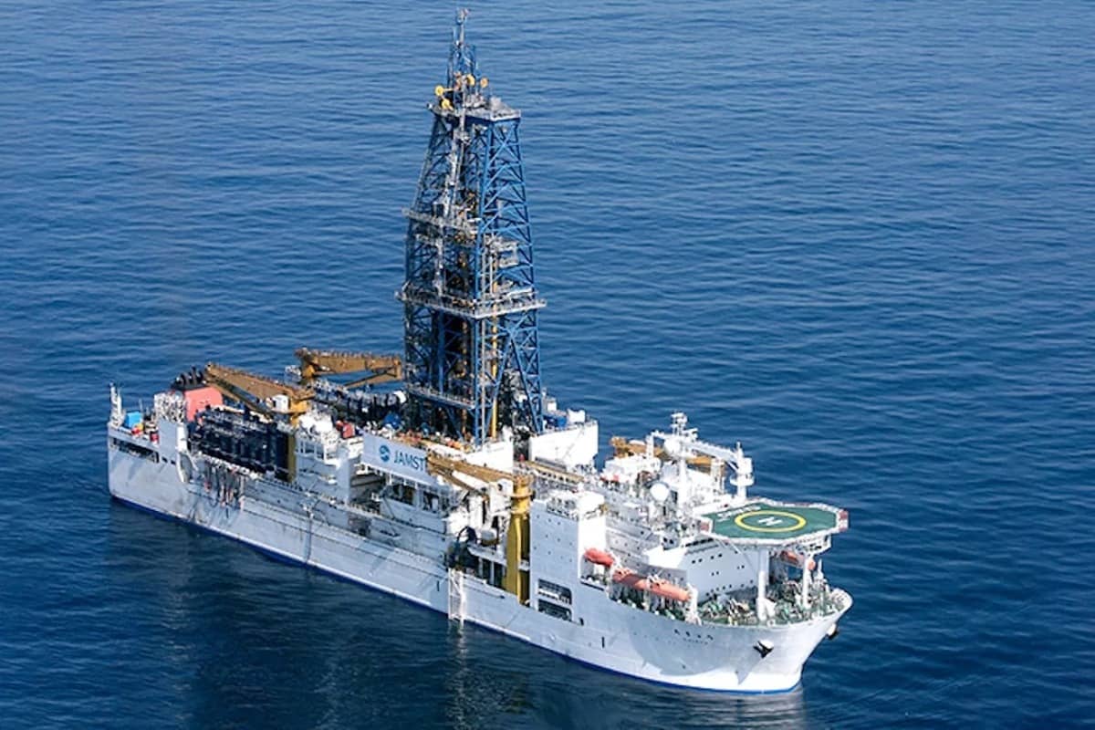 Japans Chikyu mining vessel