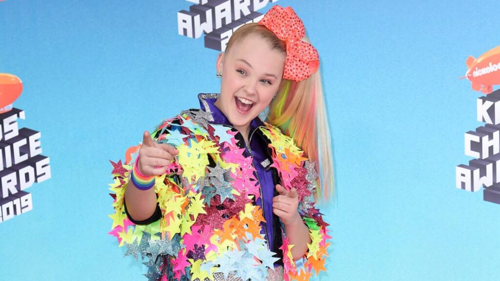 JoJo Siwa Quietly Changes Name to Joelle, Fans React JoJo Siwa