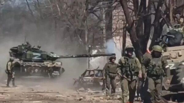 Russian tank firing at Ukrainian positions during the Battle of Mariupol