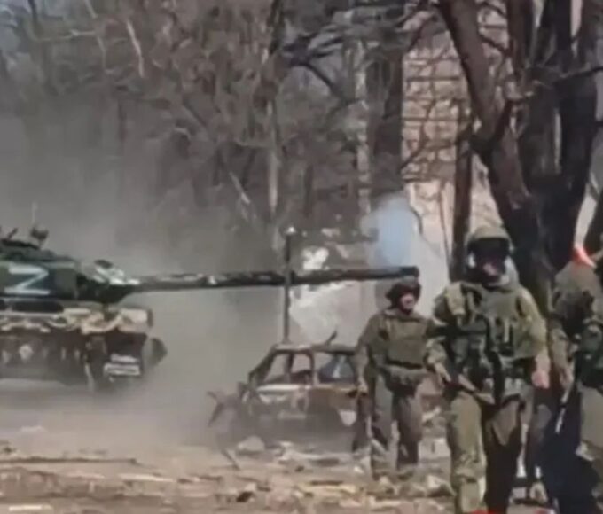 Russian tank firing at Ukrainian positions during the Battle of Mariupol
