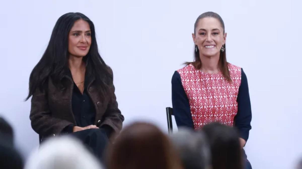 Actress Salma Hayek (L) and Mexican President Claudia Sheinbaum attend a press conference to announce cinema.