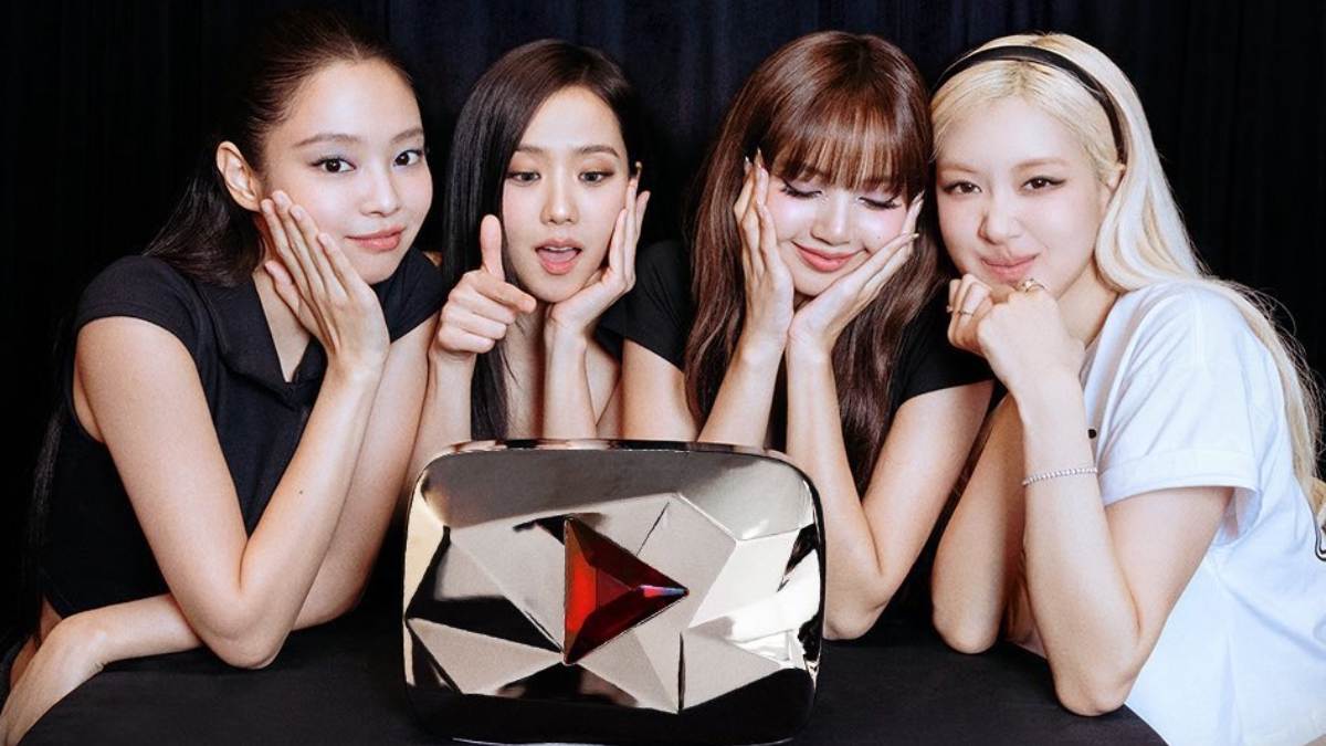BLACKPINK with their Red Diamond Creator Award for surpassing 100 million subscribers on YouTube.