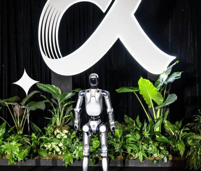 A humanoid robot by Honor Device Co. in Barcelona.