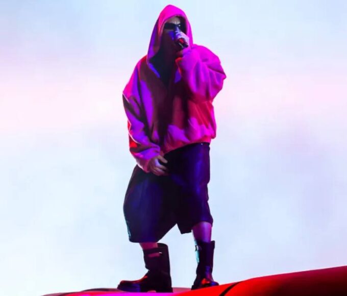 Justin Bieber Dominates Billboard 200 With 7 Albums at Once