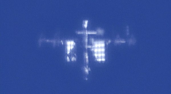 This Sharp Photo of the Fast-Moving ISS Blew Everyone’s Mind