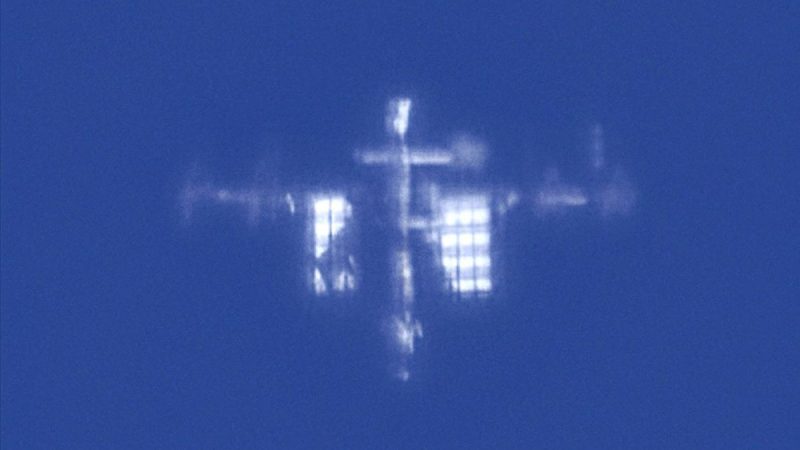 This Sharp Photo of the Fast-Moving ISS Blew Everyone’s Mind